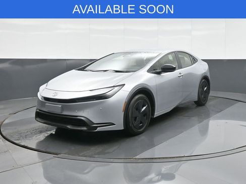 Used 2026 Toyota Prius LE FWD image 3