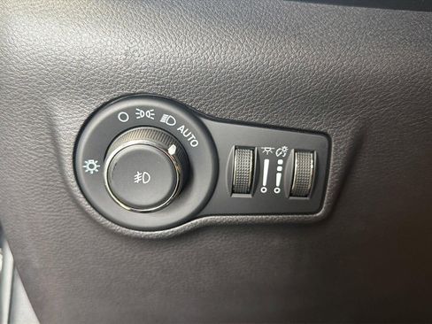 Used 2022 Jeep Compass Limited w/ Sun and Sound Group image 17