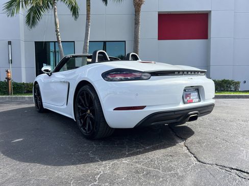Used 2017 Porsche 718 Boxster image 11