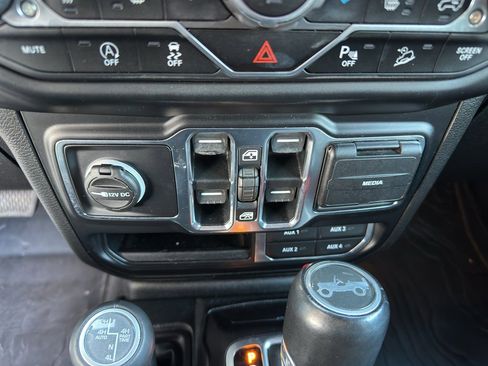 Used 2020 Jeep Wrangler Unlimited Sahara w/ Advanced Safety Group image 24