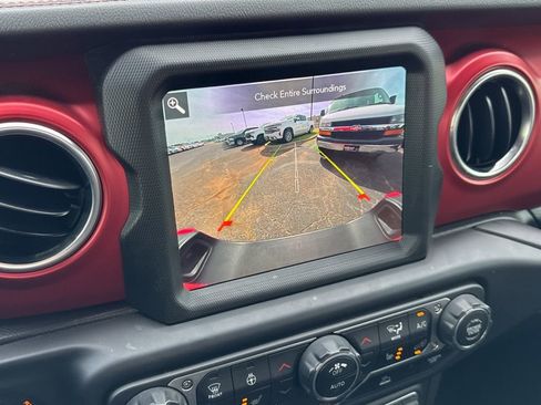 Used 2022 Jeep Gladiator Rubicon w/ Cold Weather Group AWD/4WD image 19