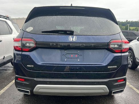 Certified 2025 Honda Pilot Touring image 3