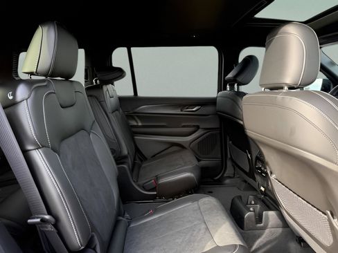 New 2025 Jeep Grand Cherokee L Altitude image 12