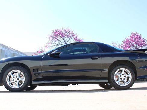 Used 1999 Pontiac Firebird Formula w/ Security Pkg RWD image 26