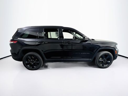 Used 2023 Jeep Grand Cherokee Altitude AWD/4WD image 4