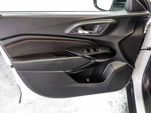 Used 2025 Chevrolet Trax RS w/ Sunroof Package FWD image 25