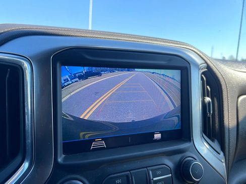 Used 2021 Chevrolet Silverado 1500 LT w/ Z71 Off-Road Package image 24