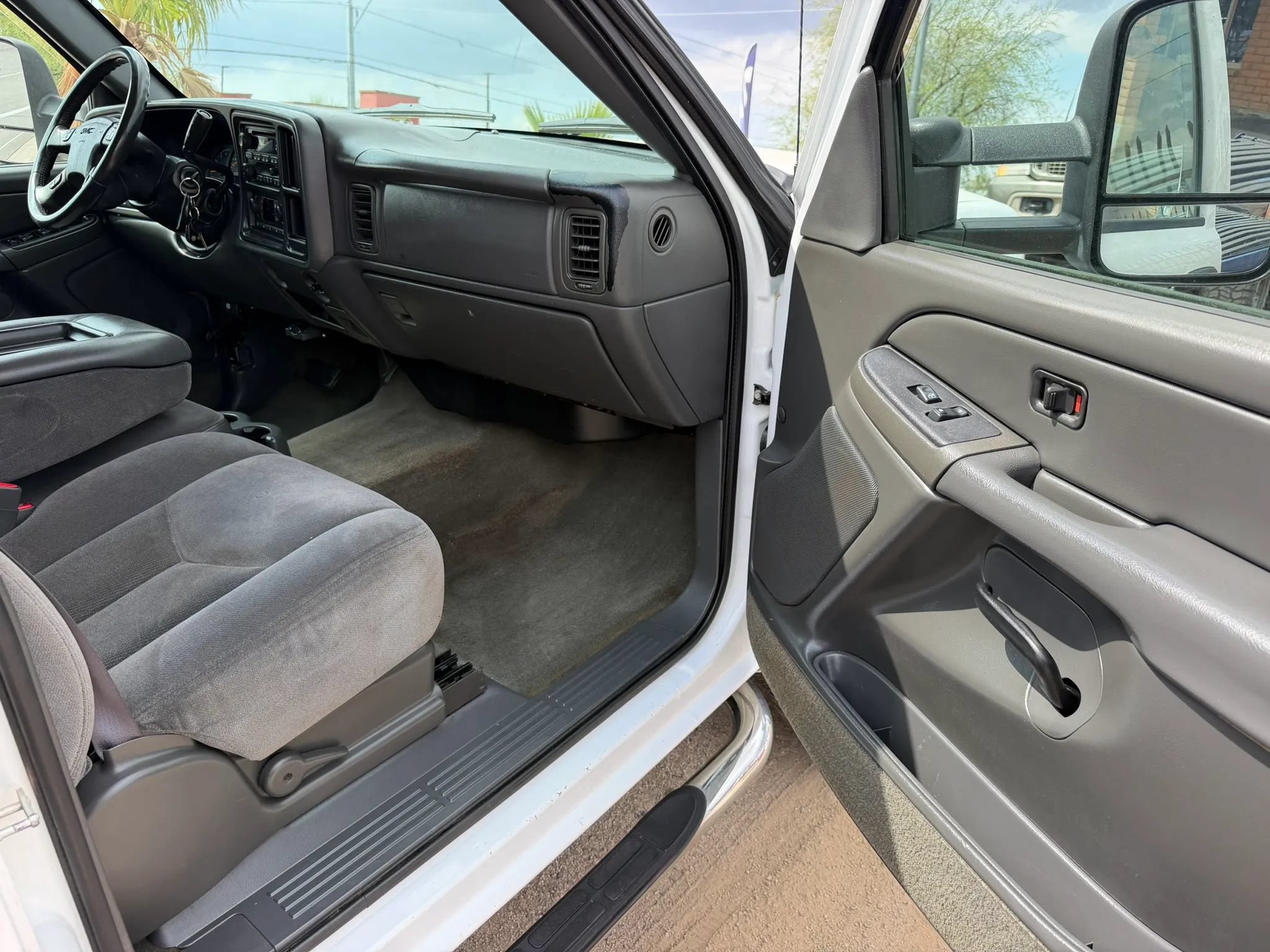 Used 2004 GMC Sierra 3500 SLE w/ Heavy-Duty Power Package AWD/4WD image 18