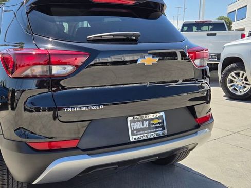 Certified 2023 Chevrolet TrailBlazer LT w/ Convenience Package FWD image 5