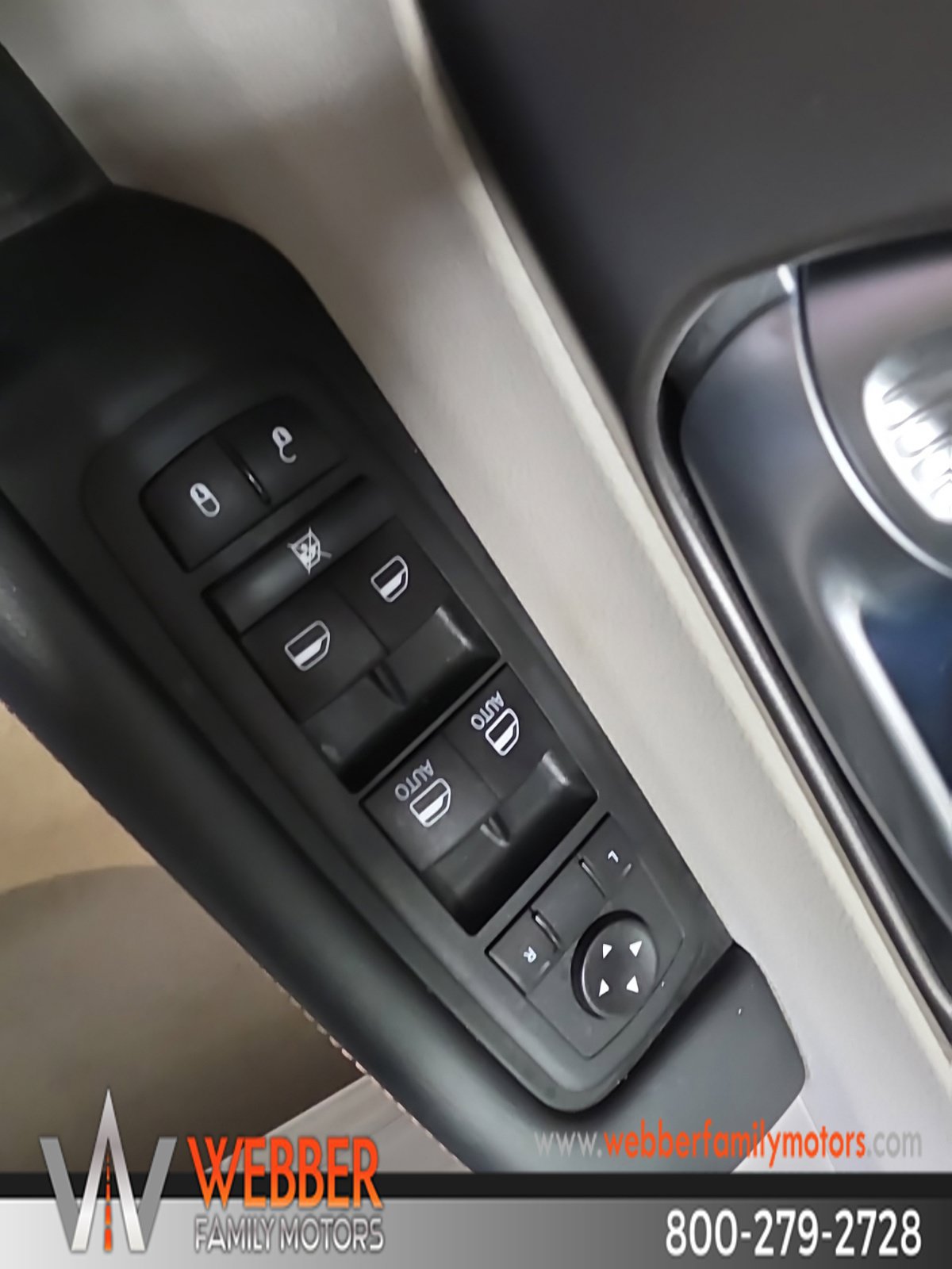 Used 2020 Chrysler Pacifica Touring-L FWD image 16