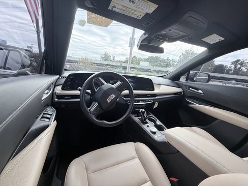 Used 2024 Cadillac XT4 Luxury image 19