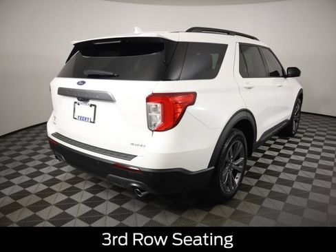 Used 2023 Ford Explorer XLT w/ XLT Sport Appearance Package AWD/4WD image 4