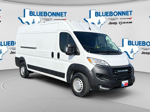 Used 2026 RAM ProMaster 2500 w/ Convenience Group FWD image 3