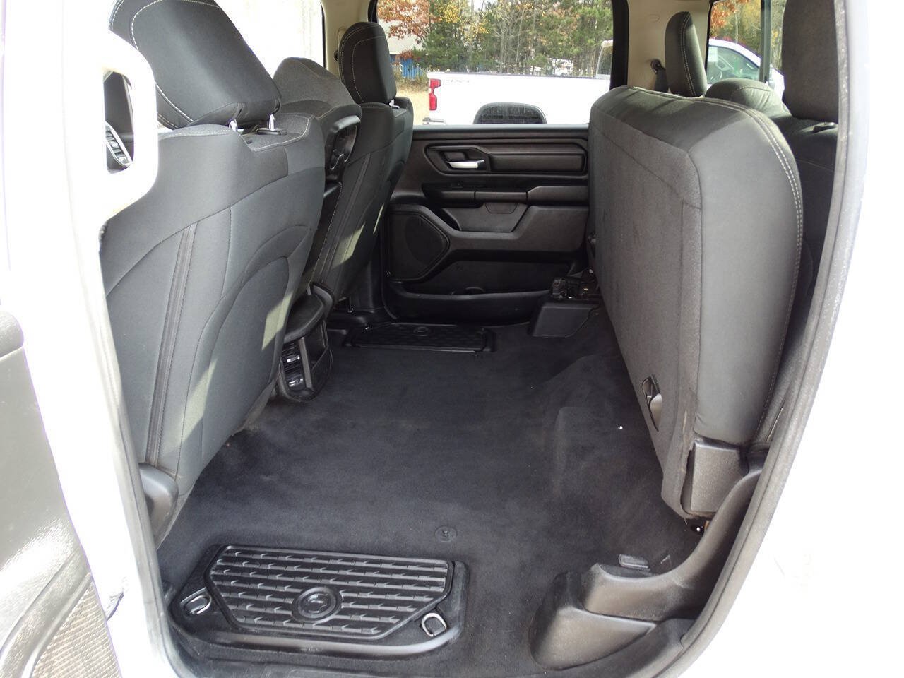 Used 2019 RAM 1500 4x4 Crew Cab Tradesman w/ SXT Appearance Group image 27