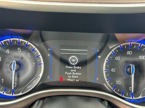 Used 2019 Chrysler Pacifica Touring-L FWD image 21