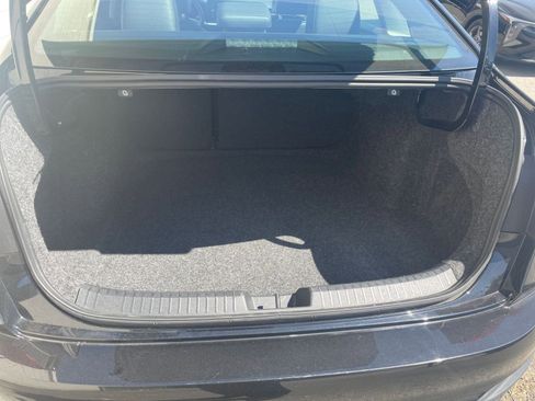 Used 2025 Volkswagen Jetta SE image 32