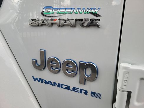 Used 2023 Jeep Wrangler Unlimited Sahara AWD/4WD image 8