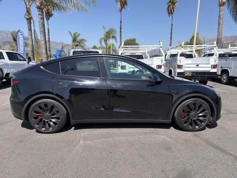 Used 2022 Tesla Model Y Performance AWD/4WD image 9