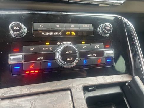 Used 2022 Lincoln Navigator Reserve image 10