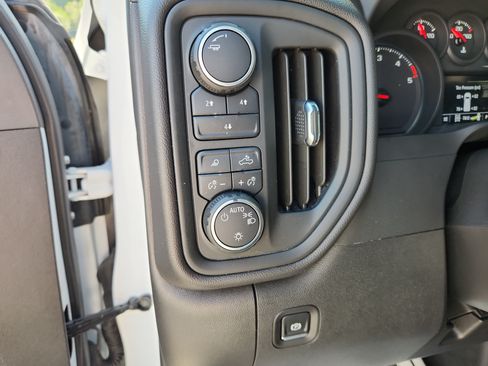 Used 2025 Chevrolet Silverado 2500 W/T AWD/4WD image 15