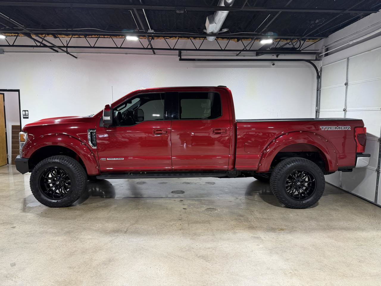 Used 2022 Ford F250 Lariat w/ Tremor Off-Road Package AWD/4WD image 2