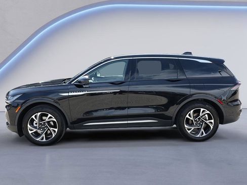 Used 2024 Lincoln Nautilus Premier w/ Equipment Group 102A image 3