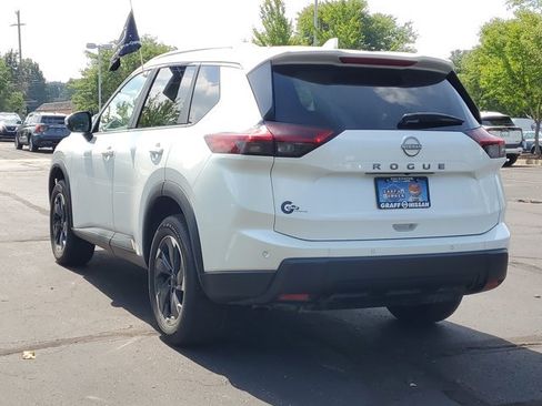 Certified 2025 Nissan Rogue SV w/ SV Premium Package FWD image 4