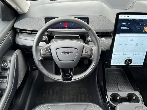 Certified 2024 Ford Mustang Mach-E Premium image 16