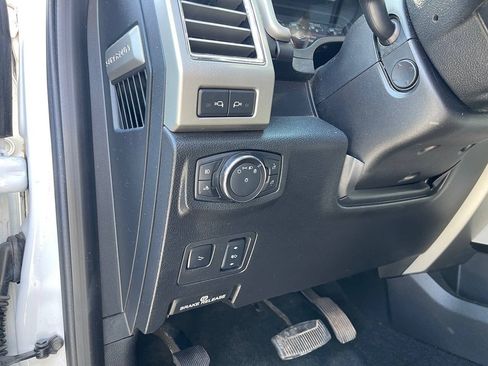 Used 2017 Ford F250 Lariat w/ Lariat Ultimate Package AWD/4WD image 26
