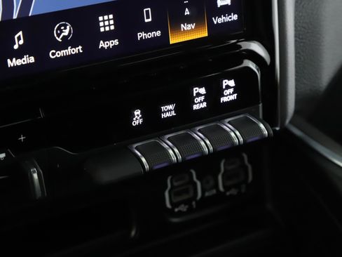 Used 2022 RAM 1500 Laramie AWD/4WD image 14