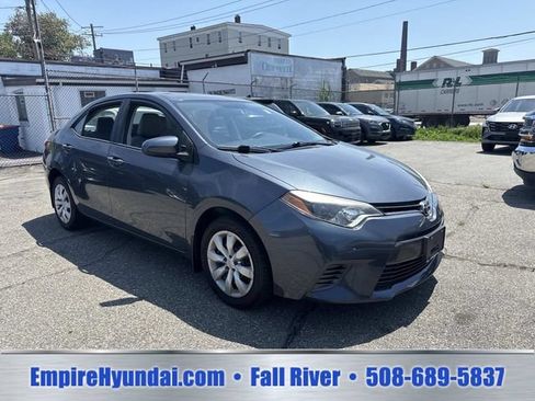 Used 2016 Toyota Corolla LE FWD image 2