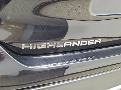 Used 2024 Toyota Highlander XSE FWD image 9