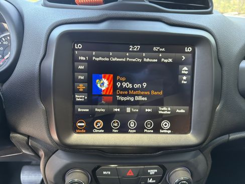 Used 2022 Jeep Renegade Altitude w/ Sun/Sound Group AWD/4WD image 33