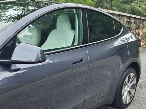 Used 2023 Tesla Model Y Long Range AWD/4WD image 23
