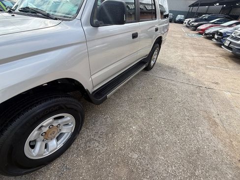 Used 2000 Toyota 4Runner 2WD image 9