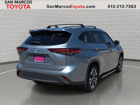 Used 2023 Toyota Highlander XLE FWD image 6