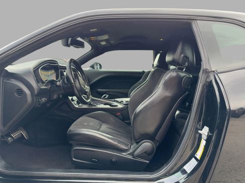 Used 2017 Dodge Challenger GT w/ Driver Convenience Group image 18