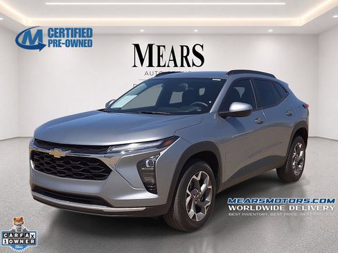 Used 2026 Chevrolet Trax LT FWD image 1
