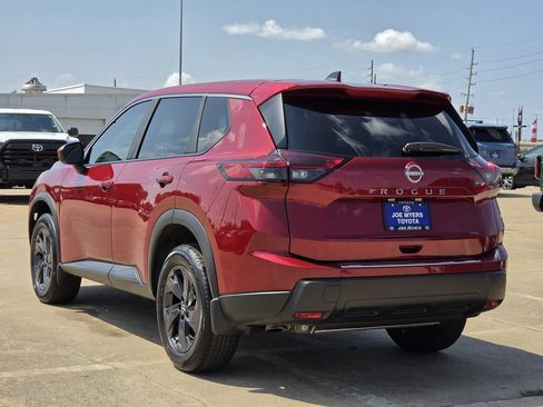Used 2026 Nissan Rogue SV w/ Cold Weather Package FWD image 7