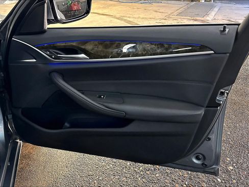 Used 2019 BMW 530e RWD image 26