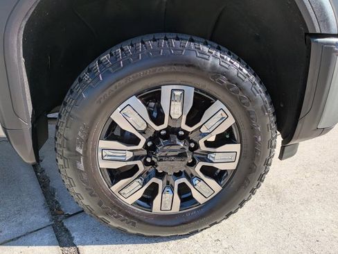 Used 2025 GMC Sierra 2500 Denali w/ Technology Package image 11