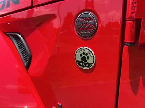Used 2021 Jeep Gladiator Rubicon AWD/4WD image 13