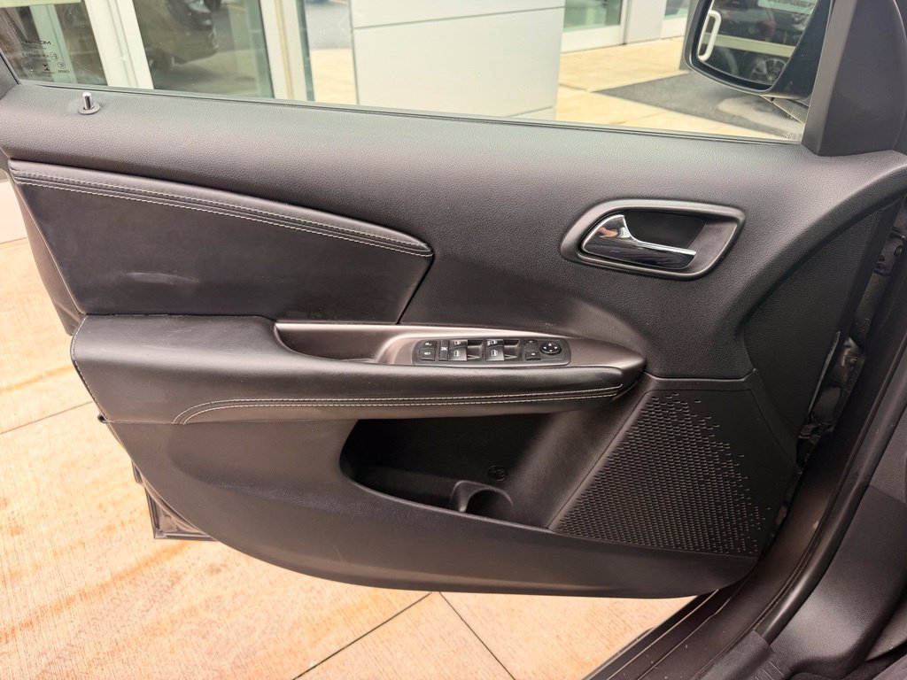 Used 2018 Dodge Journey Crossroad w/ Navigation Group AWD/4WD image 26