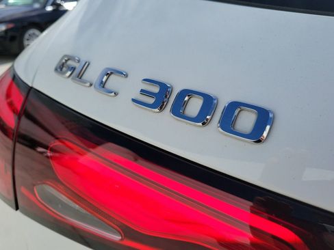 Certified 2025 Mercedes-Benz GLC 300 image 8