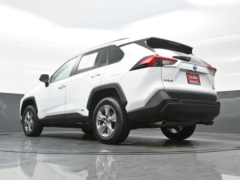 Used 2022 Toyota RAV4 XLE AWD/4WD image 30