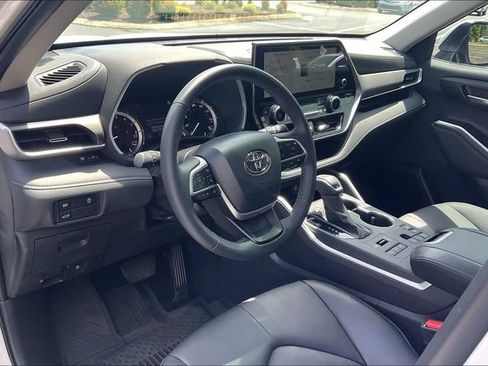 Used 2026 Toyota Highlander XLE AWD/4WD image 14