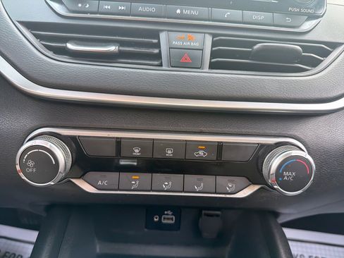 Used 2022 Nissan Altima 2.5 S FWD image 16