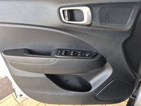 Used 2025 Hyundai Venue SEL FWD image 21