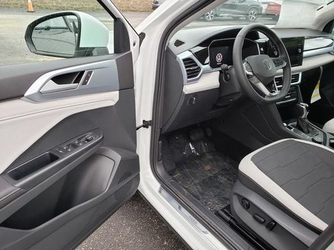 New 2026 Volkswagen Taos SE AWD/4WD image 6