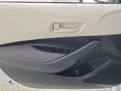 Used 2025 Toyota Corolla LE FWD image 21